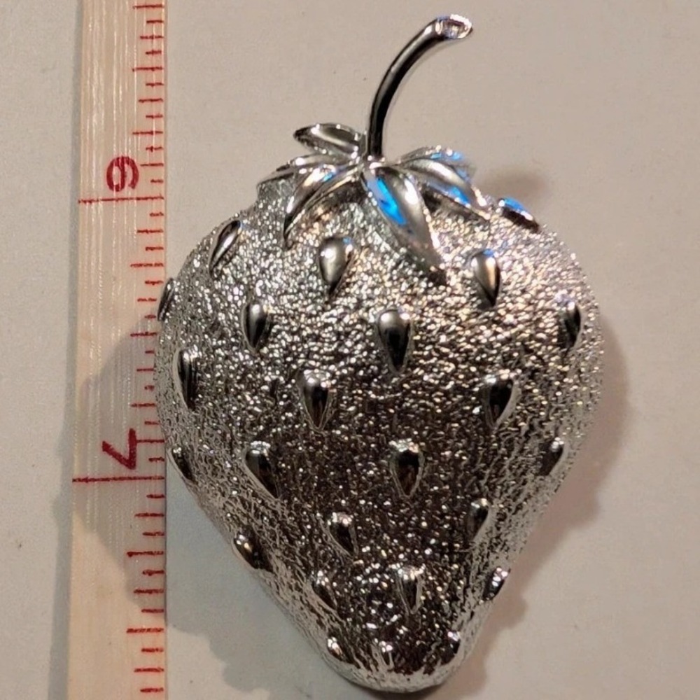 Vintage Sarah Coventry Silver Tone Strawberry Brooch Textured Fruit Pin